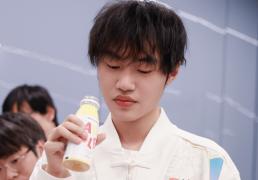 解说米(mǐ)勒说出LPL困境，中单选手出现严重断档，新生(shēng)代实力都很菜