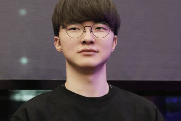 LOL比賽(sài)暂停长达3小时，选手打开直播看比賽(sài)，被(bèi)官方禁賽(sài)处罚