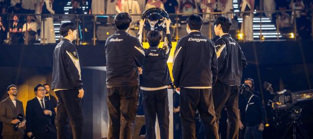 Chovy接班LOL第一人！连夺两座国际赛冠军，加(jiā)冕世界第一中(zhōng)单