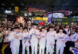 佰(bǎi)维存儲(chǔ)BW2025：携手(shǒu)TES战隊(duì)，点燃次元电竞狂欢盛(shèng)宴