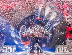 今日(rì)电竞推薦(jiàn)分(fēn)析預(yù)测 —— 英雄联盟LPL夏季(jì)赛季(jì)后赛 JDG vs TES 比(bǐ)分(fēn)預(yù)测 3:2 巅峰对决火力全开