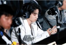 赵露(lù)思变身水晶玫瑰(guī)公(gōng)主，现身LOL手游老友聚会