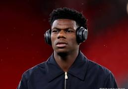 红魔盯上银河战舰铁腰，卡塞米罗替身浮现？