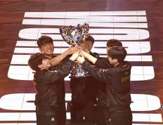 LOL六冠王(wáng)传奇诞生！Faker加里奥登(dēng)场，T1决胜局爆发，创造新神话