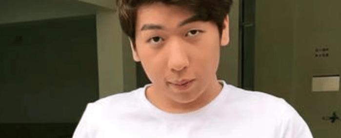 炫神(shén)因骂theshy被处罚，如今认怂，公开道歉希望拿回二路解说权