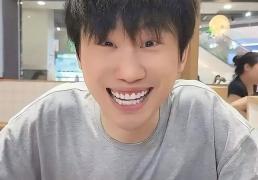 LOL世界冠军打刀塔被虐泉(quán)？Doinb带4个前職(zhí)业，被怀疑是人机！