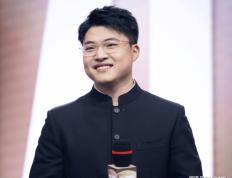 LOL负责人接受采访，對(duì)uzi入选名人堂非常满意，从商业角度看很成功