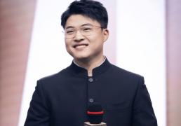 LOL负责人接受采访，對(duì)uzi入选名人堂非常满意，从商业角度看很成功