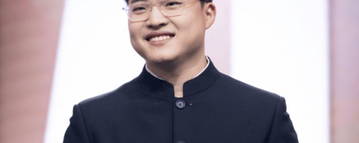 LOL负责人接受采访，對(duì)uzi入选名人堂非常满意，从商业角度看很成功