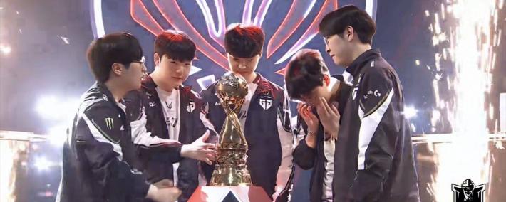 LOL历史(shǐ)最(zuì)强战队诞生！23连胜拿下MSI冠军，Faker被对位FMVP