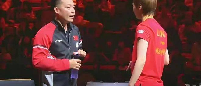 王曼昱13局零封，场外指导教練(liàn)“一战成名”，邓亚萍三个完美(měi)稱(chēng)赞