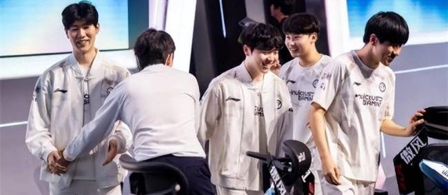 【一竞技1JingJi】LOL：LPL世界赛陪练阵容曝光！