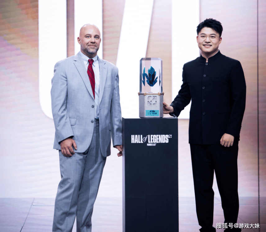 LOL负责人接受采访，對(duì)uzi入选名人堂非常满意，从商业角度看很成功