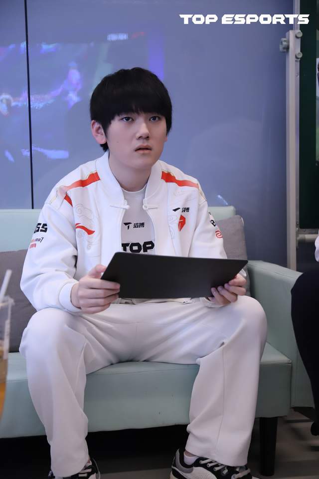 LPL季后賽(sài)：TES大战AL，胜者与BLG争奪(duó)联賽(sài)冠军！