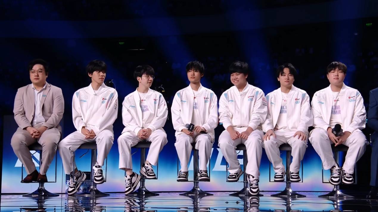 LPL首位“六冠王”诞生!Knight完成登顶,超越厂长,成聯(lián)赛之王