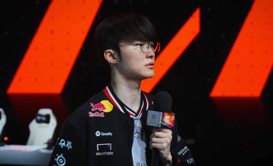 Faker认为T1四(sì)名队友是最强的LOL选手