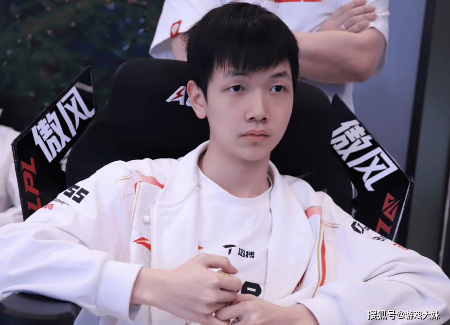解说米(mǐ)勒说出LPL困境，中单选手出现严重断档，新生(shēng)代实力都很菜