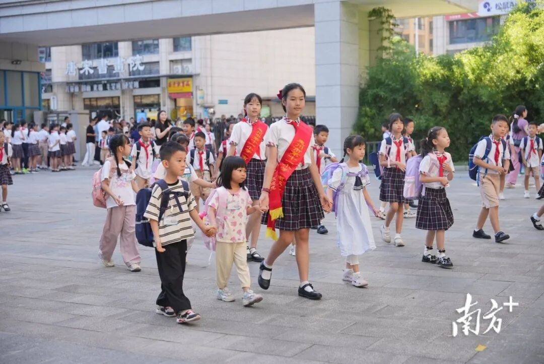 多(duō)图直擊(jī)！惠州開(kāi)学“名场面”→