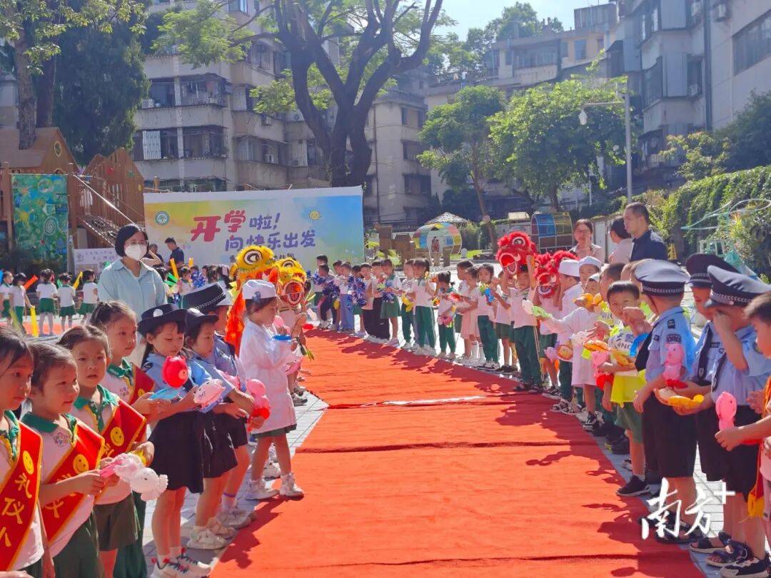 多(duō)图直擊(jī)！惠州開(kāi)学“名场面”→