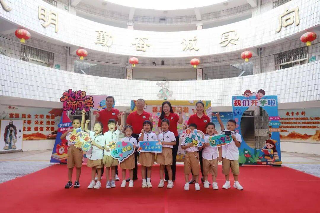 多(duō)图直擊(jī)！惠州開(kāi)学“名场面”→