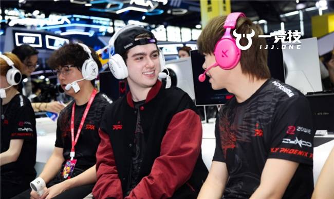 无畏(wèi)契约：autumn将离开FPX，战队可能分(fēn)崩离析