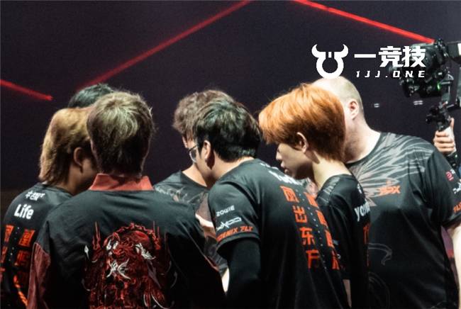 无畏(wèi)契约：autumn将离开FPX，战队可能分(fēn)崩离析