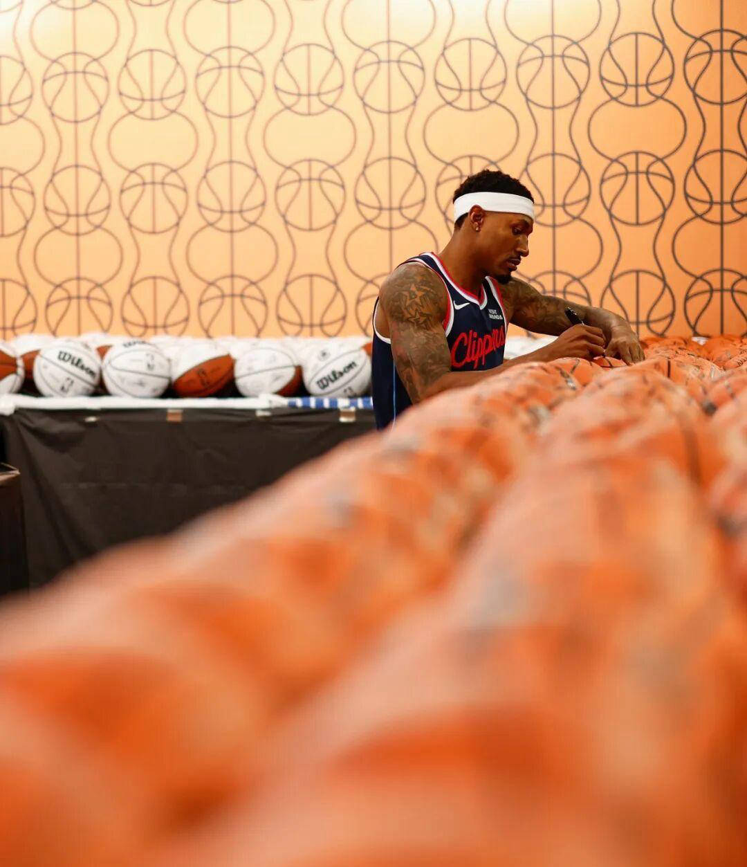 表现低迷！比(bǐ)尔场均7分，独行侠和快船排名(míng)垫底