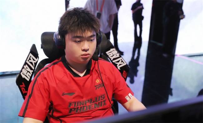 【一竞技(jì)1JingJi】LOL：LPL转會(huì)期最尴尬选手出爐(lú) 顶级选手Jwei转會(huì)期没人(rén)要