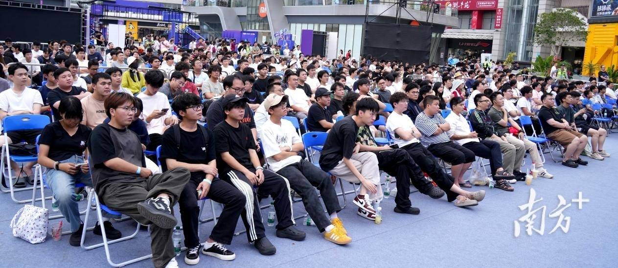 大湾区电競(jìng)迷再聚万江，LOL峡谷传奇观赛派对落幕