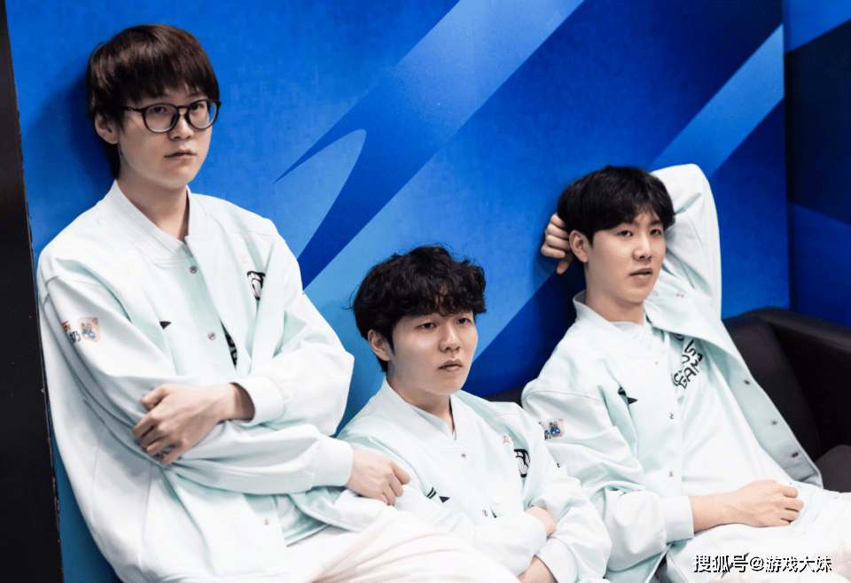 炫神(shén)因骂theshy被处罚，如今认怂，公开道歉希望拿回二路解说权