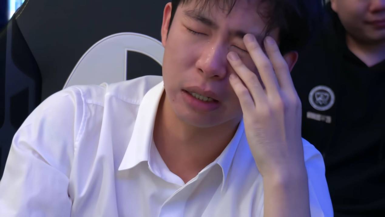 LPL上演绝望一幕(mù)！解说现场痛哭，二路哀声一片，真正(zhèng)的末(mò)日来了